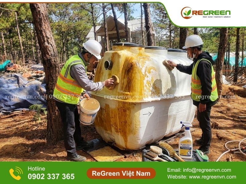 bồn composite bị ố vàng